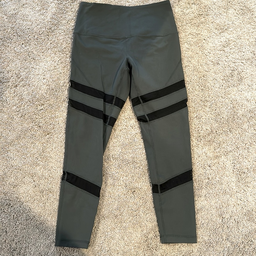 Zella sz small cropped running pant. Mesh detailing.